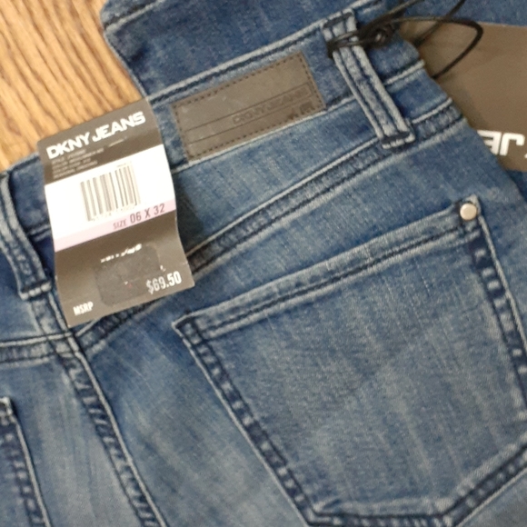 DKNY JEANS - Picture 7 of 10